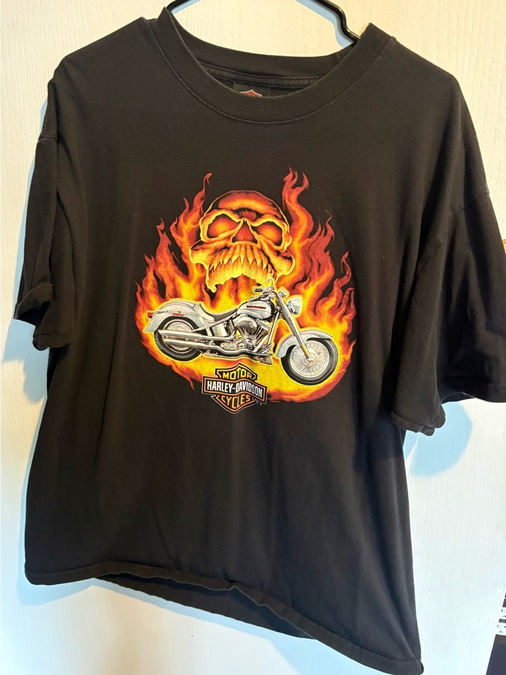 Vintage Harley-Davidson Black Graphic Tee with Flaming Skull & Motorcycle